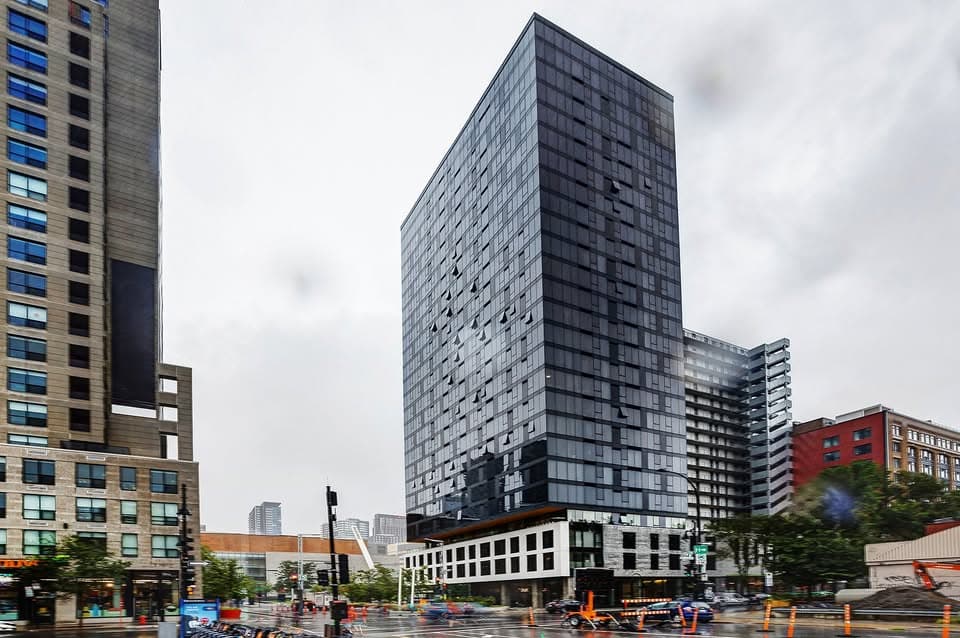 📍 1 boul. de Maisonneuve O, App. 1019, Montréal (Quartier des Spectacles) 💰 1850$/mois | 🗓 1ᵉʳ july 2026 | 📜 Bail 12 mois (minimum)